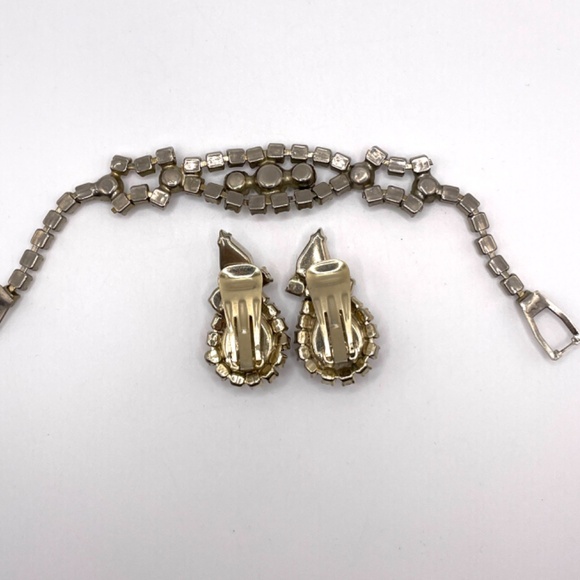 Vintage Unsigned Milk Glass Pastel Rhinestone Bracelet Clip-on Earrings Set - Picture 14 of 15